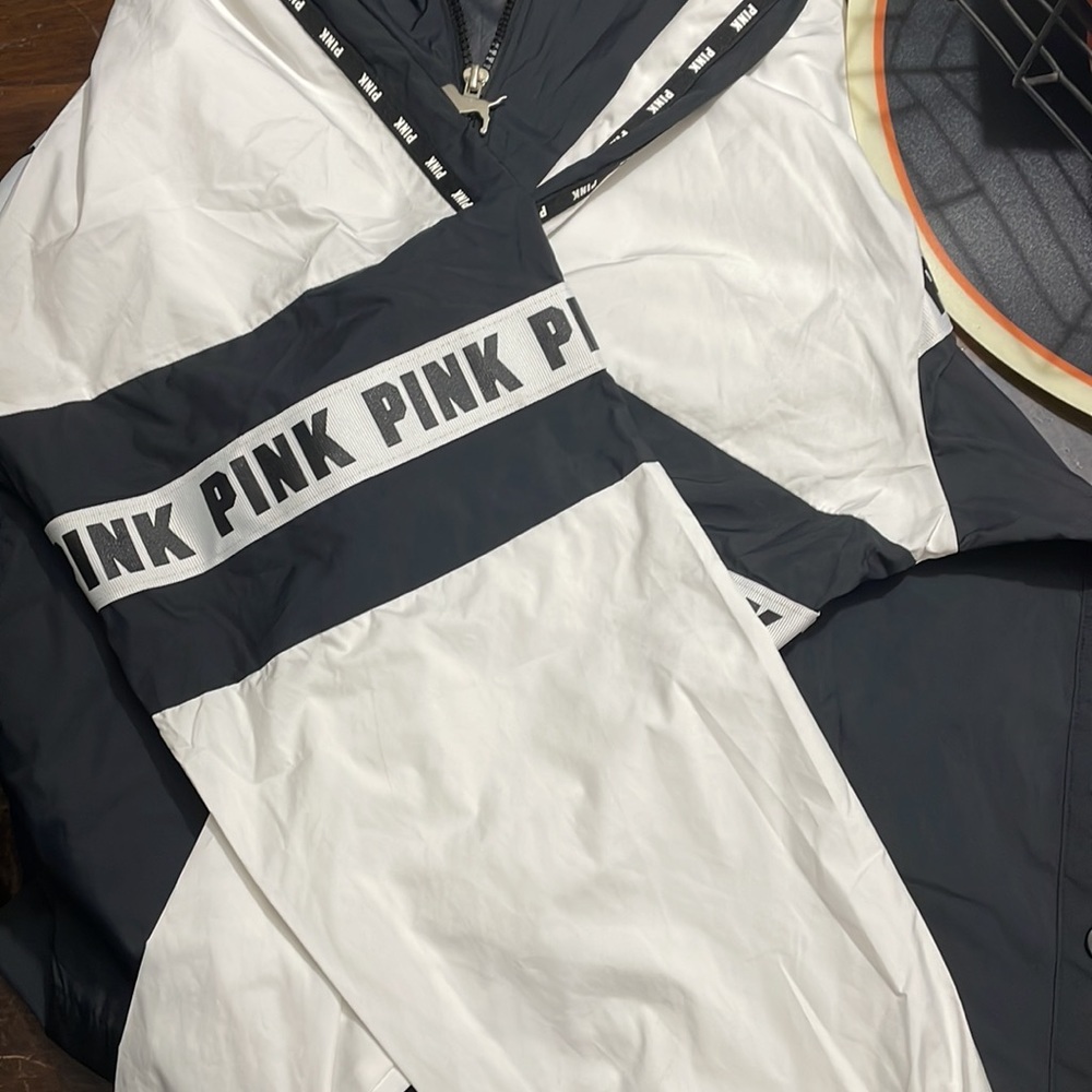Windbreaker - Picture 4 of 7
